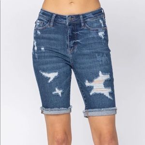 JUDY BLUE DESTROYED BERMUDA JEAN SHORTS